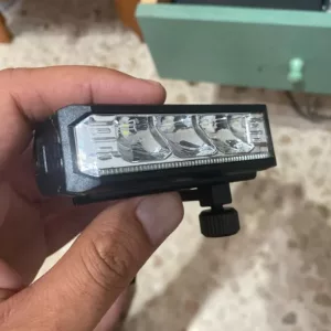 Luz impermeable para bicicleta recibida del cliente D***y.