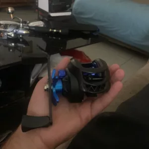 Carrete de pesca baitcasting recibido del cliente Gray.